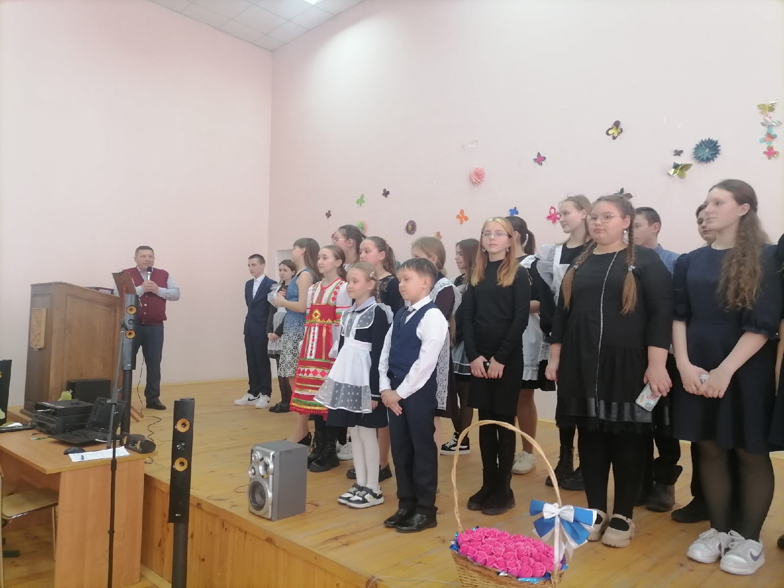 Ученики МБОУ Ширингушская СОШ навестили дом престарелых с поздравлениями с 8 Марта!.